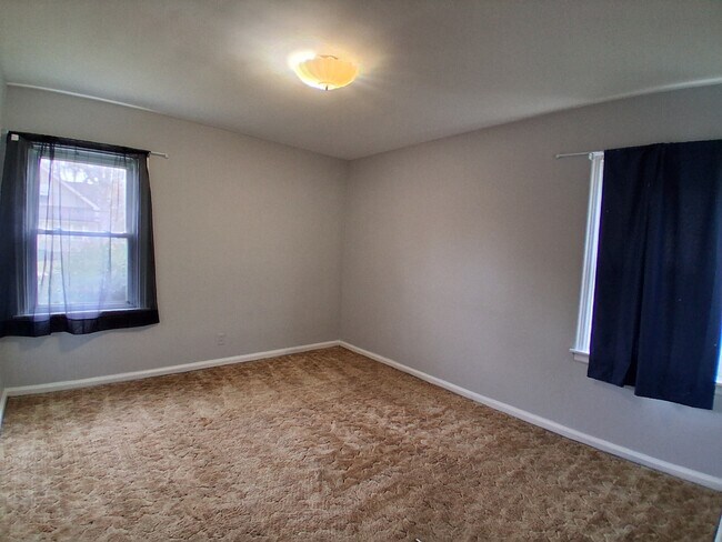 Building Photo - 928 N Griffin St