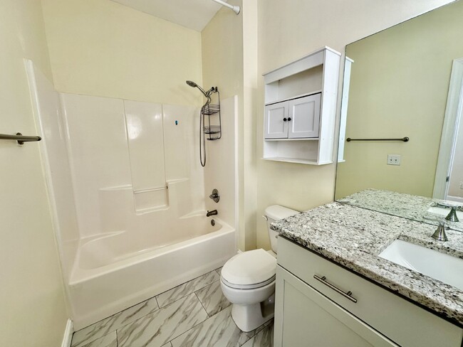 Building Photo - Studio Apartment in Downtown Bluffton Vill...
