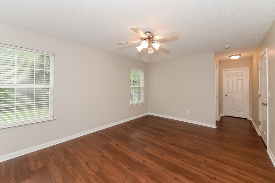 Building Photo - 925 Birchmill Point S
