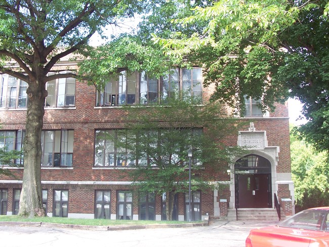 Building Photo - Parkway Apartments