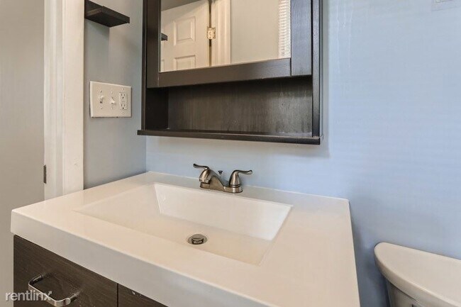 Building Photo - 3 br, 2.5 bath House - 5909 Chatham Court ...