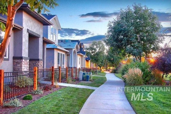 Building Photo - 6631 S Kirra Way