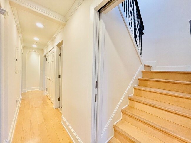 Building Photo - 1524 14th Ave S