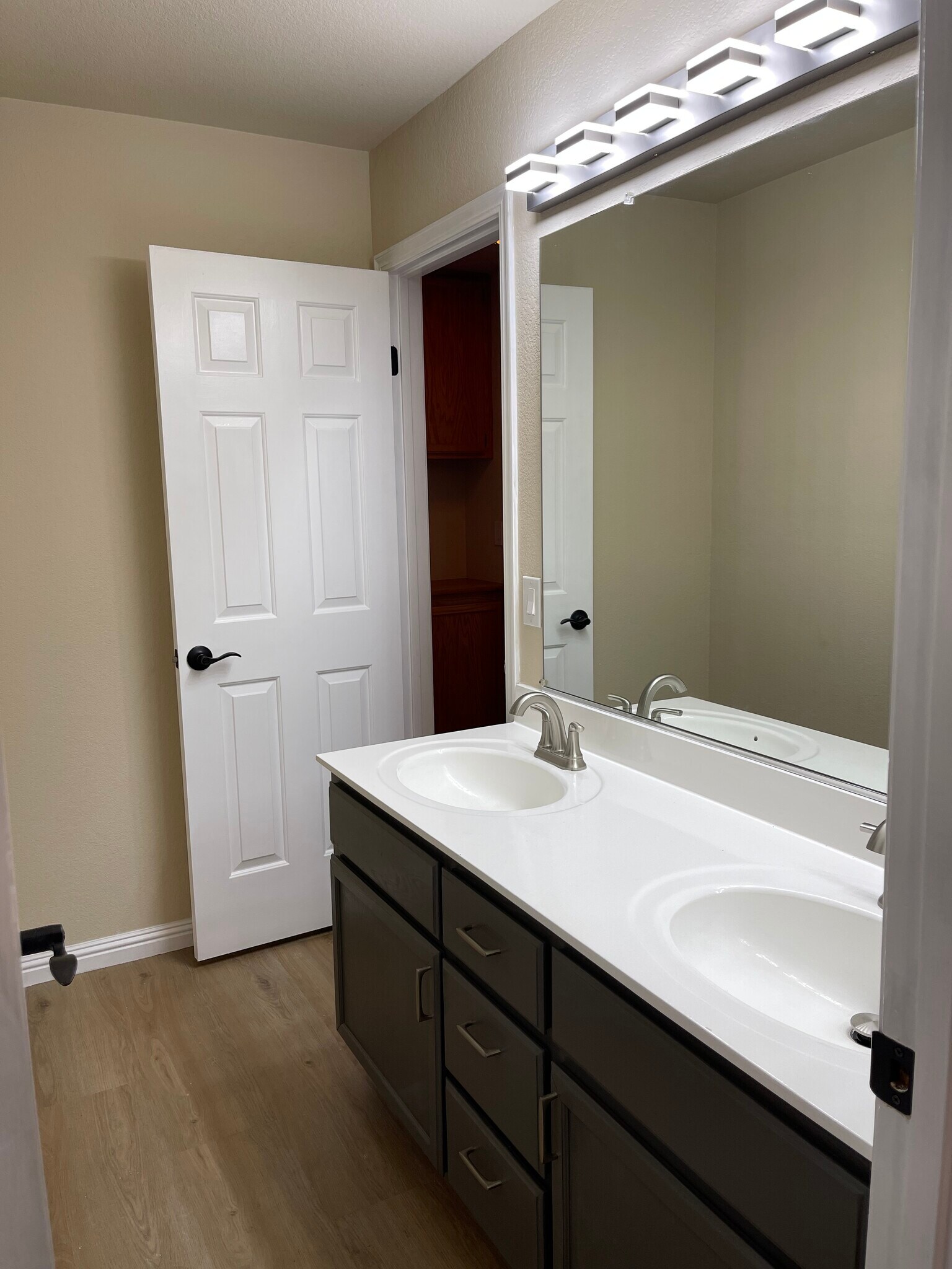 Building Photo - 423 Kinsmill Ct