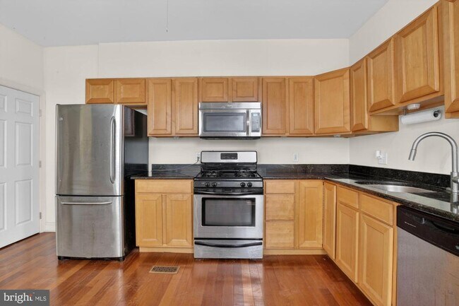 Building Photo - 219 Hermitage St