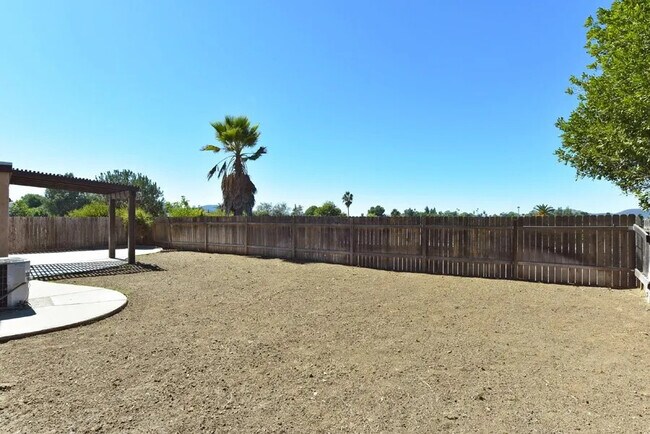 Building Photo - 402 Paseo Alegre