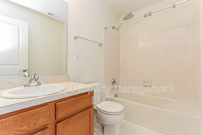 Building Photo - 1610 Fela Dr