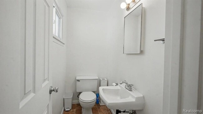 Building Photo - 2735 Foster Ave