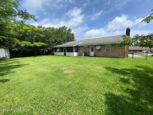 Building Photo - 110 Birch Rd