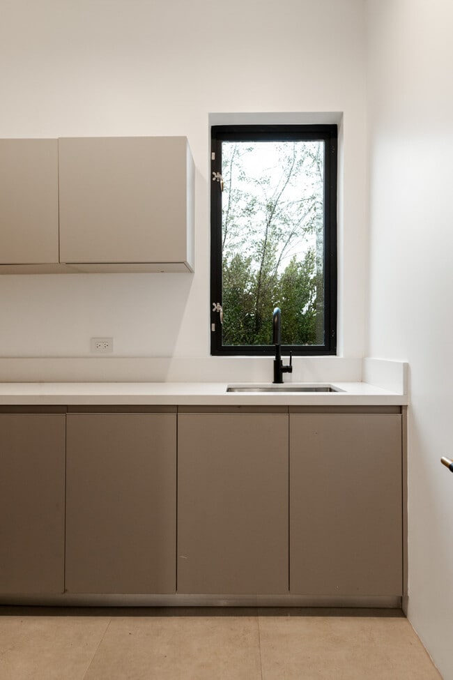 Building Photo - 356 N La Jolla Ave