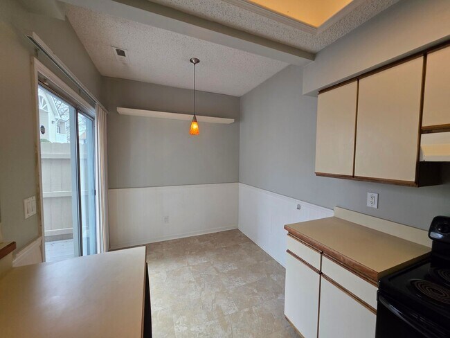 Building Photo - PEMBROKE CROSSING CONDOS