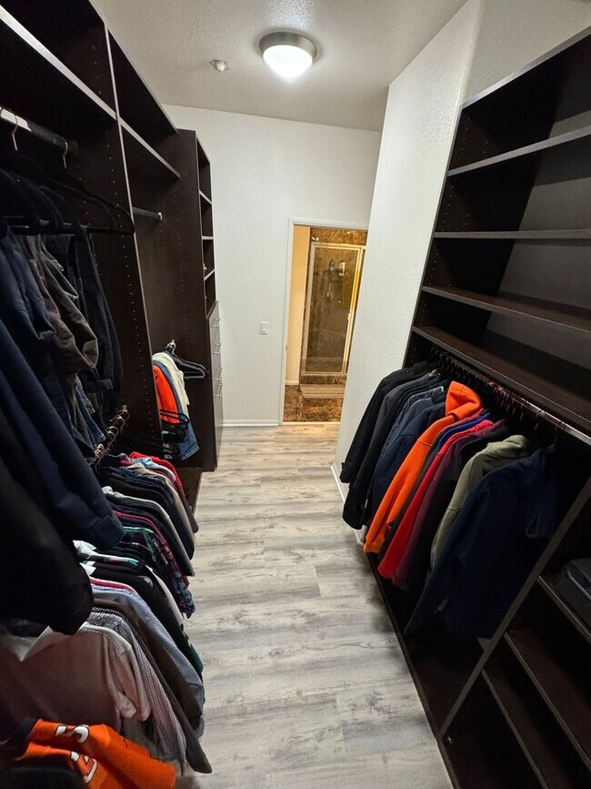 Building Photo - Spacious 2-Bed, 2-Bath Rental with Private...