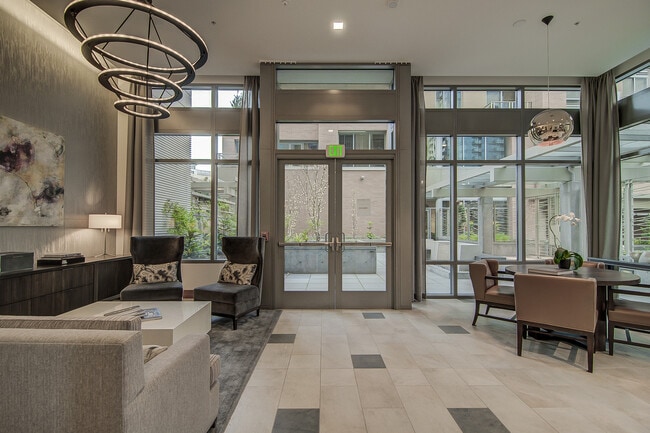 Building Photo - Great 2bd/2ba modern town home located in the center of South Lake Union W/S/G and ( 2) parking s...