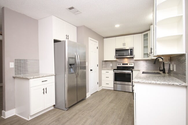 Building Photo - Beautifully Renovated 3-Bed, 1.5-Bath Home with Screened Porch in Desirable Pace Location