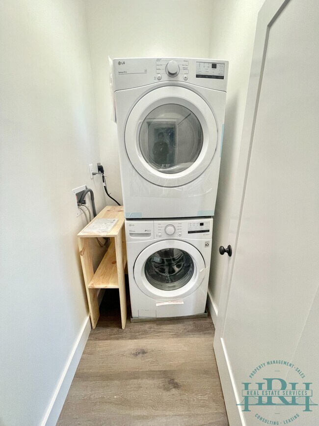 Building Photo - 330 23rd Ave