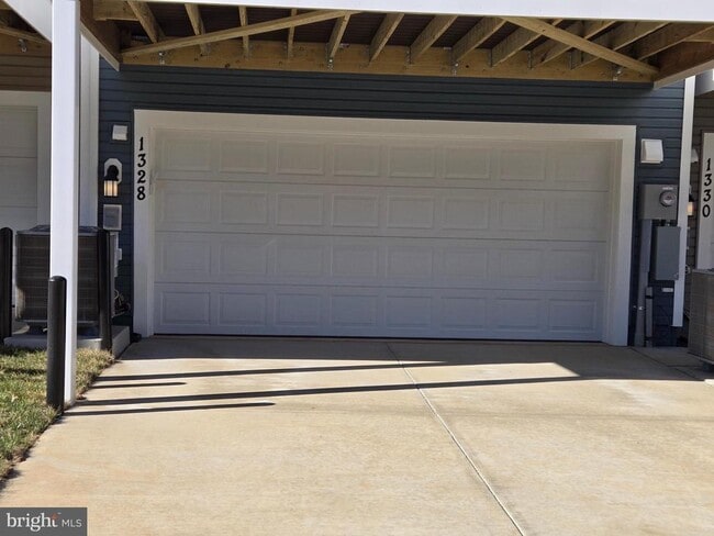 Building Photo - 1328 Red Clover Ln