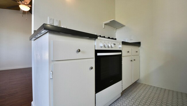 Building Photo - 121 W Arrellaga St