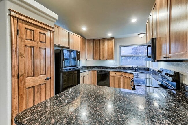 Building Photo - Light-Filled Living in a Peaceful Fort Collins Neighborhood