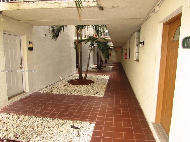 Building Photo - 10090 NW 80th Ct