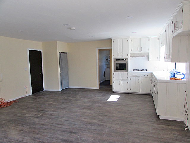 Building Photo - Light and bright Yucaipa 2 bedroom 1 bath beauty!