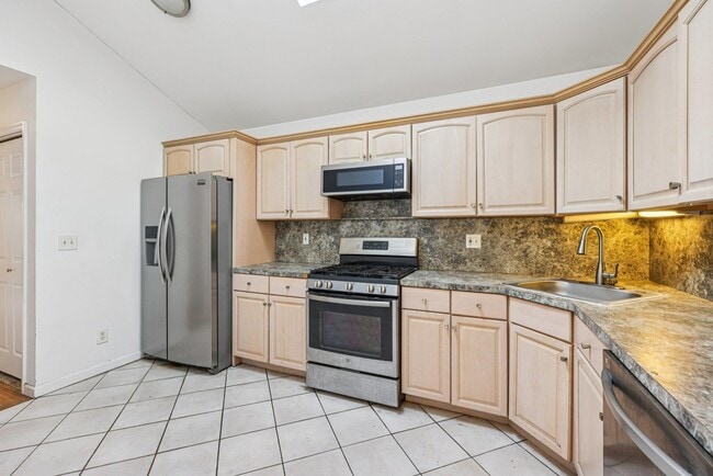 Building Photo - 19 Cliff St