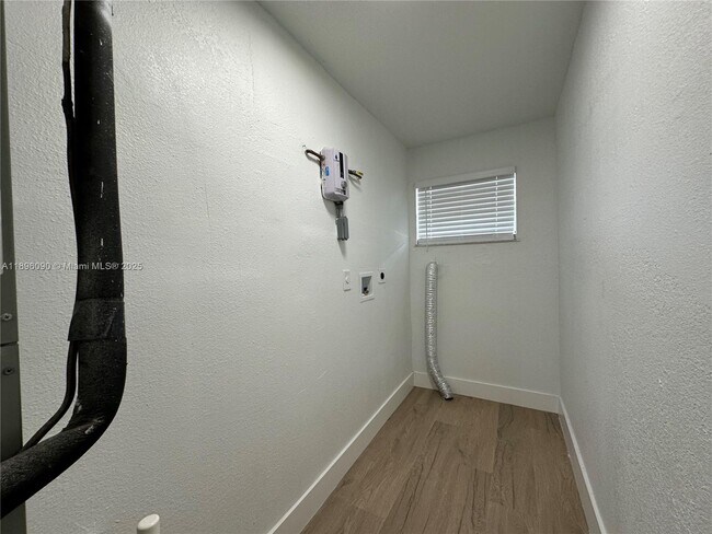 Building Photo - 116 NW 2nd Ave