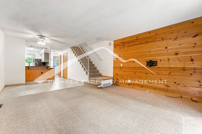 Building Photo - Fantastic Townhome with 1-Car Attached Garage and Central AC!