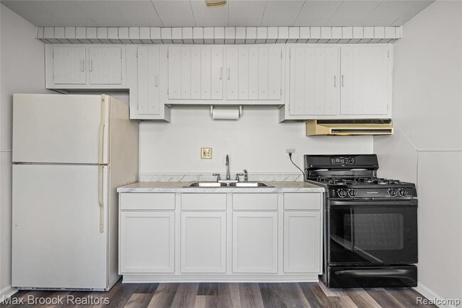 Building Photo - 19217 Birmingham St