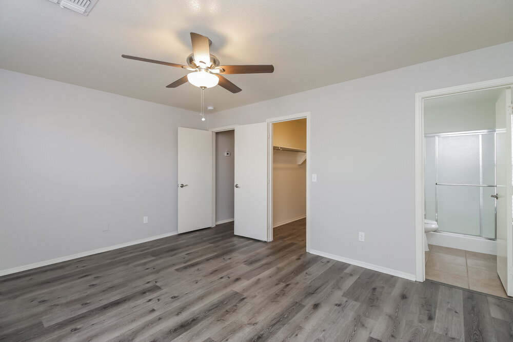 Building Photo - 10442 E Arcadia Ave