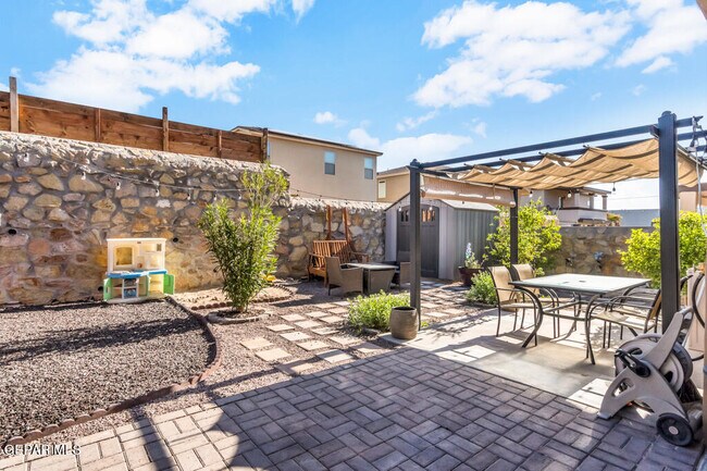 Building Photo - 12581 Blue Heron Dr