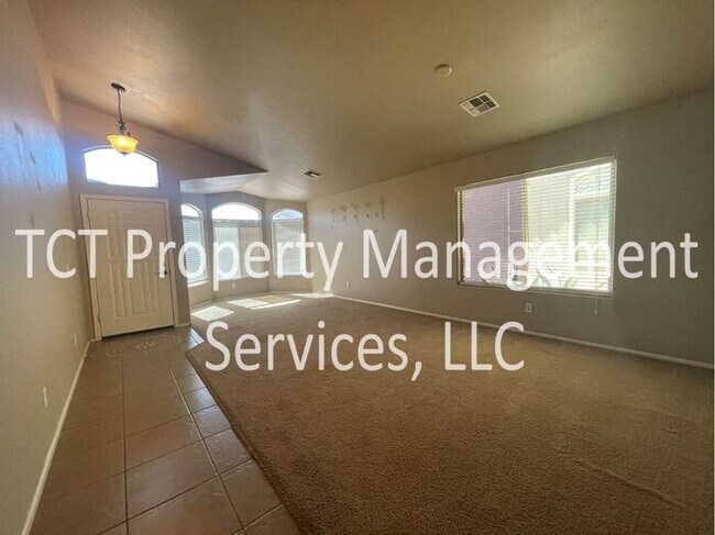 Building Photo - Spacious Home in Great Location!