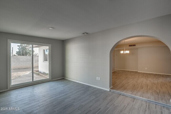 Building Photo - 4249 W Townley Ave