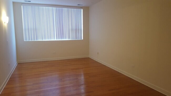 Building Photo - 4810 N Lavergne Ave