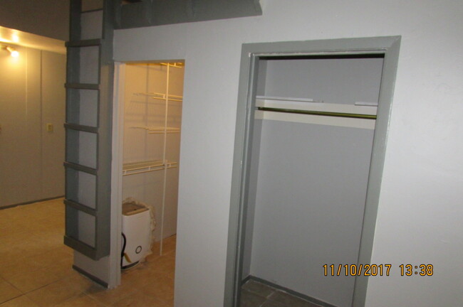 Building Photo - 508 NW 36th Dr