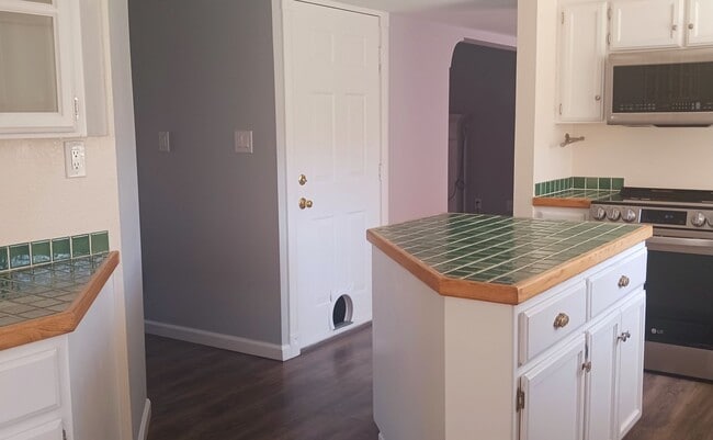 Building Photo - Spacious Home by Carson River