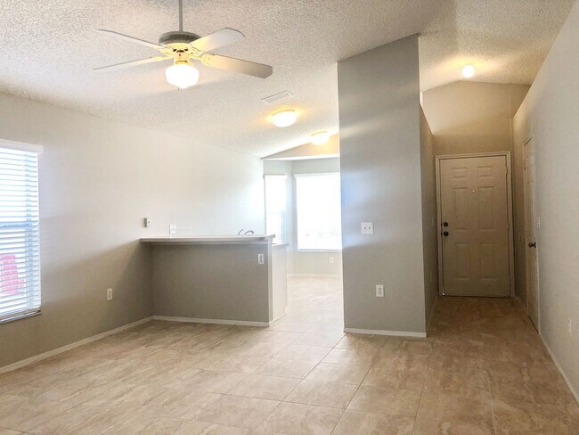 Building Photo - CUTE 3 BED 2 BATH HOME with SINGLE GARAGE IN SOUTHEAST ORLANDO