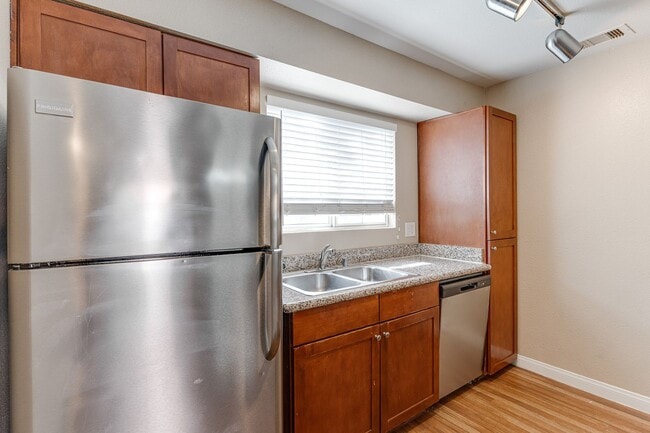 Building Photo - UPSTAIRS 2 BEDROOM CONDO! GATED COMMUNITY!...