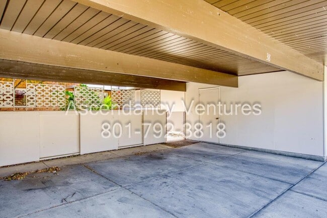 Building Photo - 745 E 3 Fountains Cir