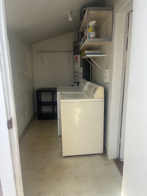 laundry room, washer & dryer - 625 W Maple St