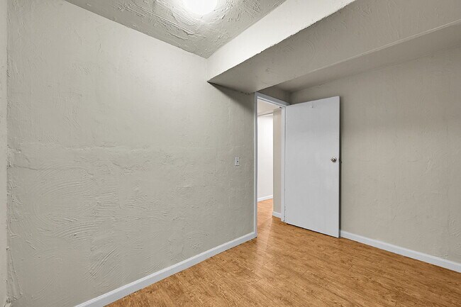 Building Photo - $1,945.00, 4-bed, 2-bath located in Colora...