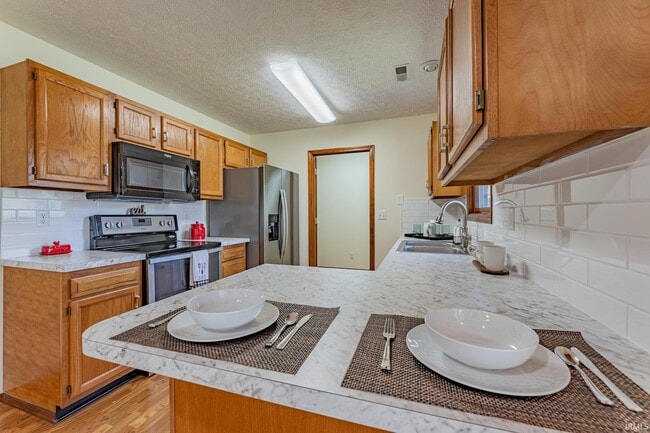 Building Photo - 3900 Deer Trail