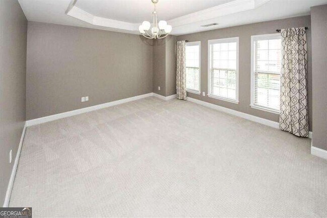 Building Photo - 1004 E Paces Chase