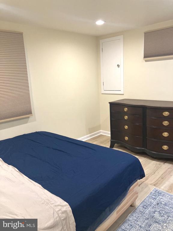 Building Photo - 626 S Irving St