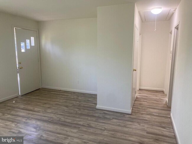 Building Photo - 2200 Greenwich St