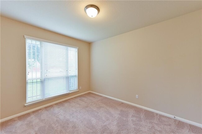 Building Photo - 100 Lake Mineral Wells Dr