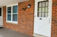 Building Photo - 16525 Dane Ct E