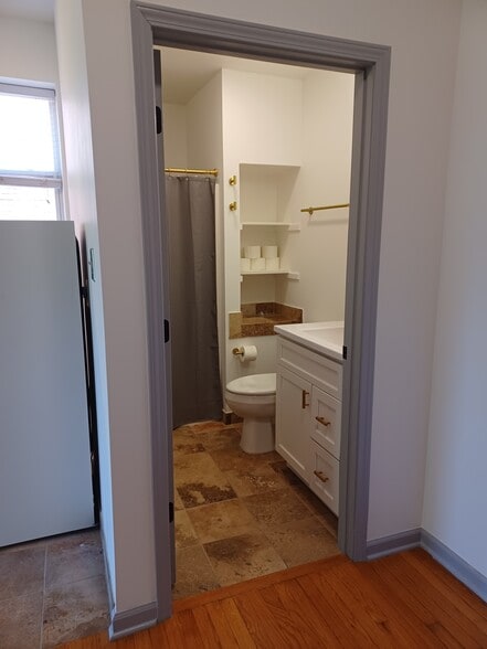 Bathroom - 4380 Chouteau Ave
