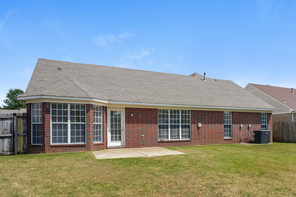 Building Photo - 8169 Manhatten Dr