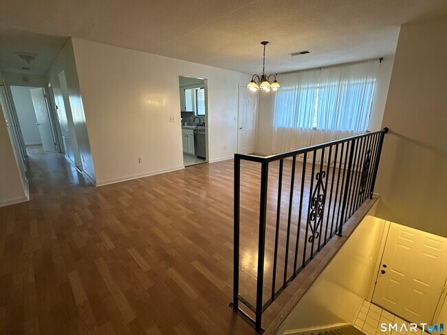 Building Photo - 140 Thompson St