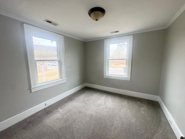 Building Photo - 307 W Cypress St